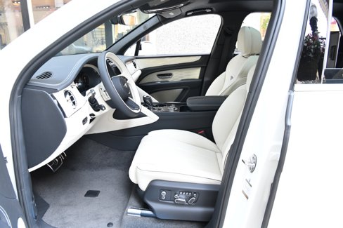 New 2025 Bentley Bentayga Extended Wheelbase image 8