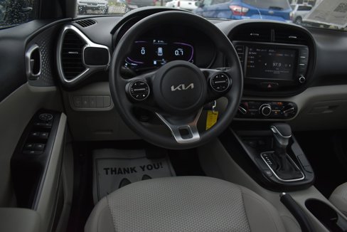 Used 2023 Kia Soul LX w/ LX Technology Package image 16
