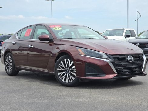 Used 2023 Nissan Altima 2.5 SV image 1