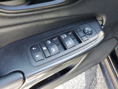 Used 2023 Jeep Cherokee Trailhawk image 7