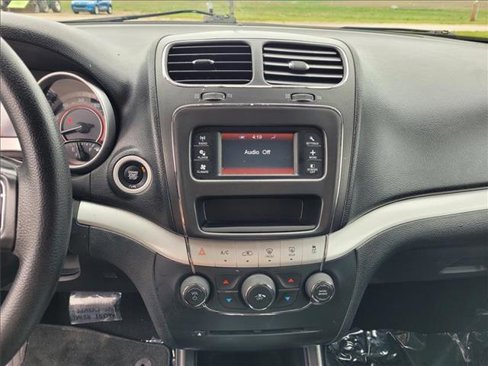 Used 2020 Dodge Journey SE image 16