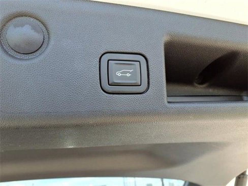 Used 2023 Chevrolet Equinox LT image 25