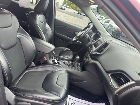Used 2019 Jeep Cherokee Latitude Plus w/ Cold Weather Group image 19