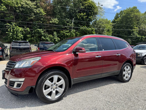 Used 2017 Chevrolet Traverse LT w/ Style and Technology Package image 2