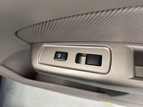 Used 2010 Subaru Forester 2.5X Premium image 26