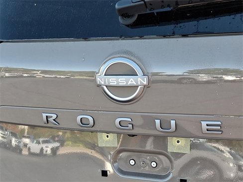 Used 2025 Nissan Rogue SV image 29