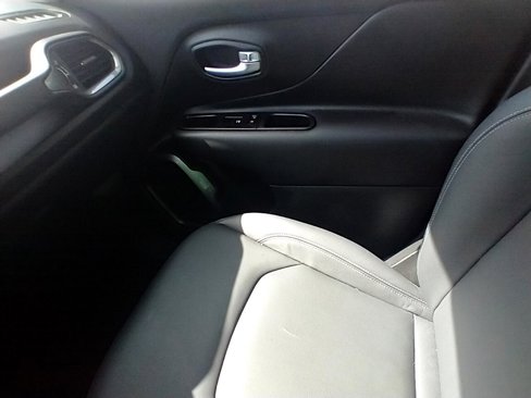Used 2022 Jeep Renegade Limited image 33