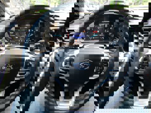 Certified 2022 Ford Explorer XLT w/ Equipment Group 202A image 28