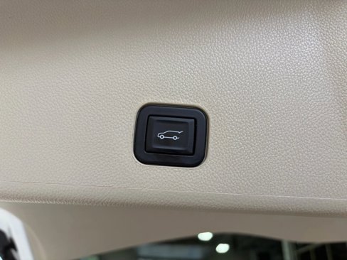 Used 2015 Cadillac SRX Luxury w/ Driver Awareness Package image 29