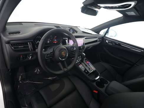 New 2024 Porsche Macan image 4