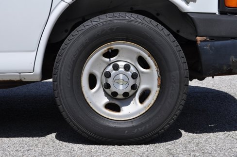 Used 2010 Chevrolet Express 2500 image 10