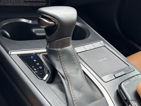 Used 2022 Lexus UX 250h w/ Premium Package image 30