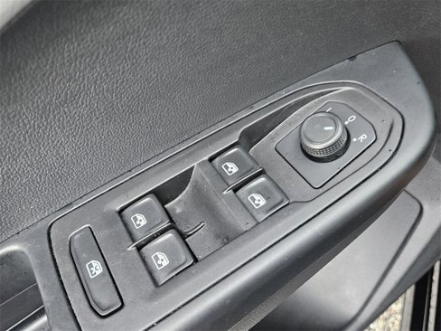 Certified 2022 Volkswagen Taos S image 40