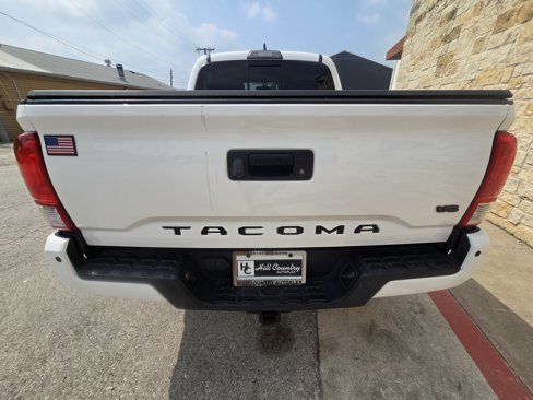 Used 2017 Toyota Tacoma SR5 image 18