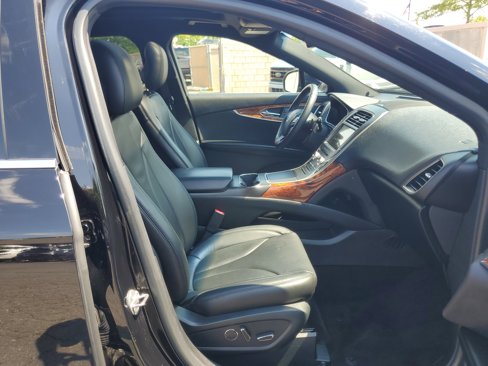 Used 2017 Lincoln MKX Reserve w/ Lincoln MKX Climate Package image 9