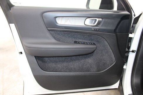 Used 2024 Volvo XC40 B5 Plus w/ Climate Package image 17