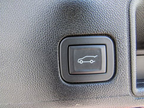 New 2024 GMC Terrain SLT w/ Tech Package image 11
