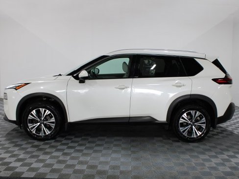 Used 2021 Nissan Rogue SV w/ Premium Package image 3