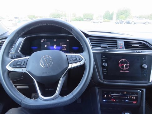 Used 2022 Volkswagen Tiguan SE image 10