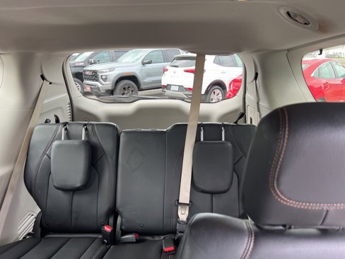 Used 2019 Chrysler Pacifica Touring-L image 24