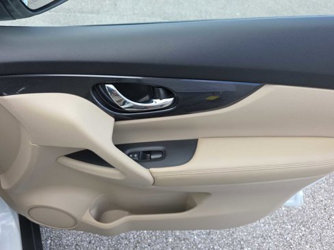 Used 2019 Nissan Rogue SV image 34