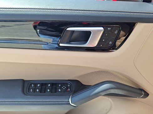 Certified 2022 Porsche Cayenne image 16