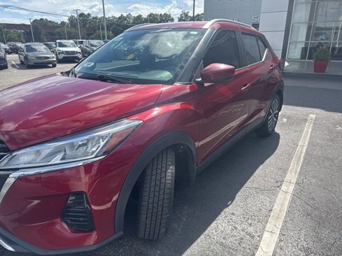 Used 2021 Nissan Kicks SV image 3