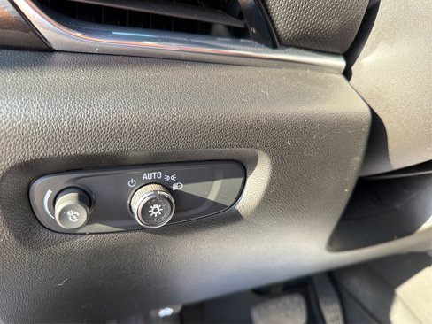 Used 2023 Chevrolet Traverse RS image 16
