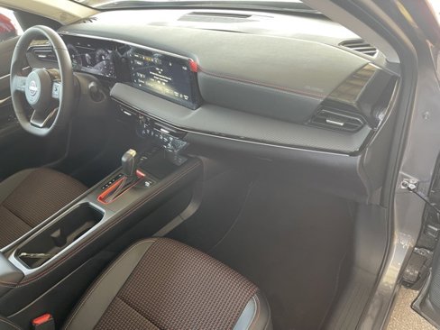 Used 2025 Nissan Kicks SR image 18