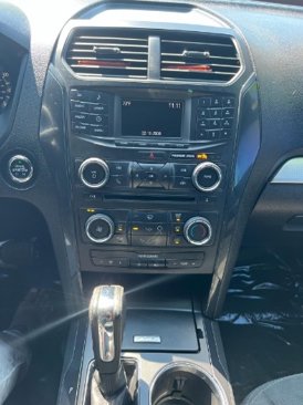 Used 2017 Ford Explorer XLT image 16