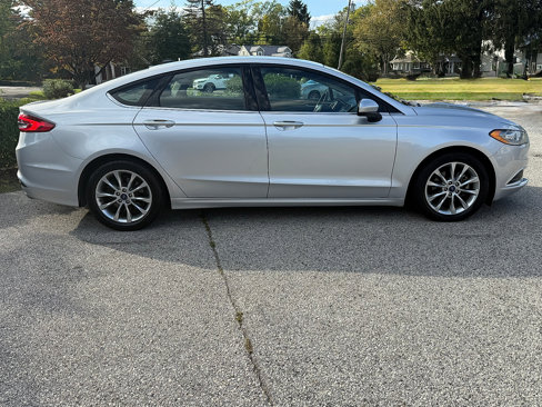 Used 2017 Ford Fusion SE image 3