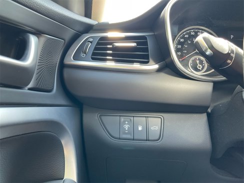 Used 2022 Genesis G70 2.0T image 20