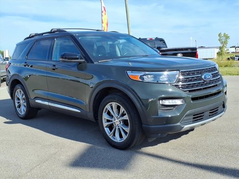 Used 2023 Ford Explorer XLT w/ Equipment Group 202A image 3