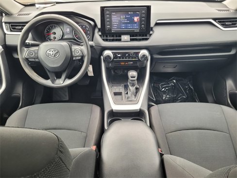 Used 2021 Toyota RAV4 LE image 16