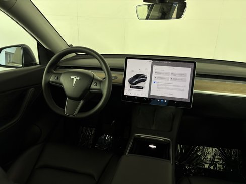 Used 2022 Tesla Model Y Long Range image 16