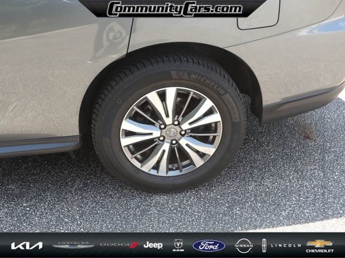 Used 2019 Nissan Pathfinder SV image 4