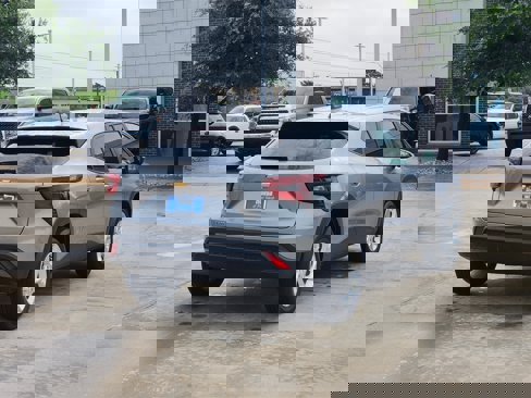Used 2025 Chevrolet Trax LS w/ LS Convenience Package image 5