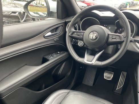 Used 2023 Alfa Romeo Stelvio Ti image 45
