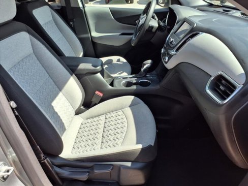 Used 2023 Chevrolet Equinox LT image 3
