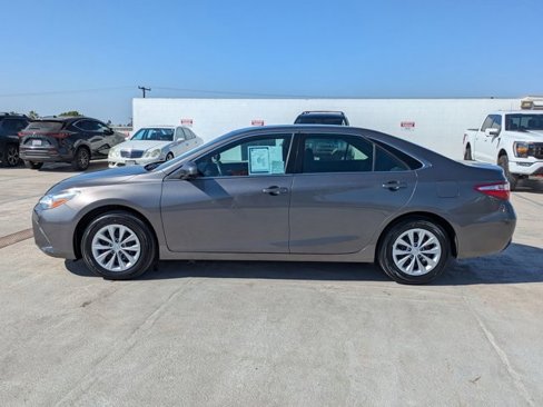 Used 2017 Toyota Camry LE image 12