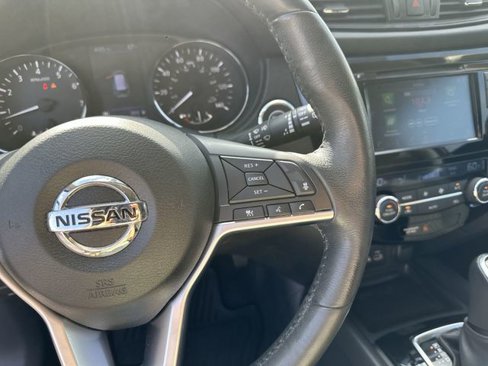 Used 2018 Nissan Rogue SV w/ Premium Package image 20