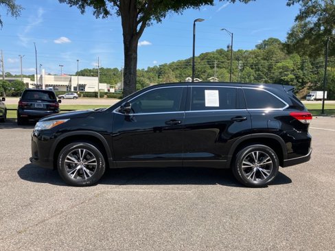Used 2019 Toyota Highlander LE w/ Phone Cable & Charge Package image 7