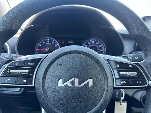 Used 2023 Kia Forte LXS image 28