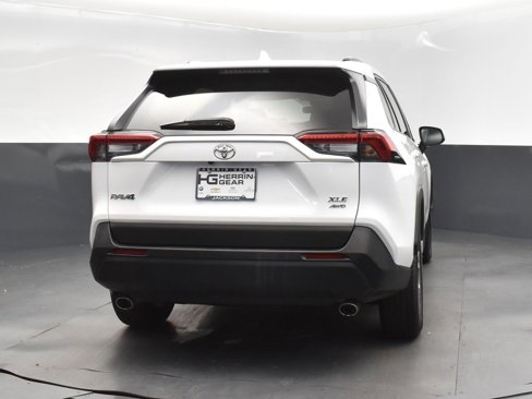 Used 2022 Toyota RAV4 XLE image 6