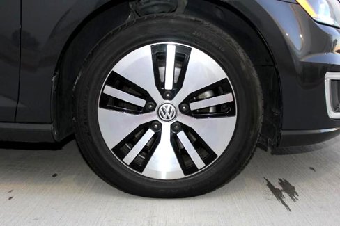Used 2016 Volkswagen e-Golf SE image 32
