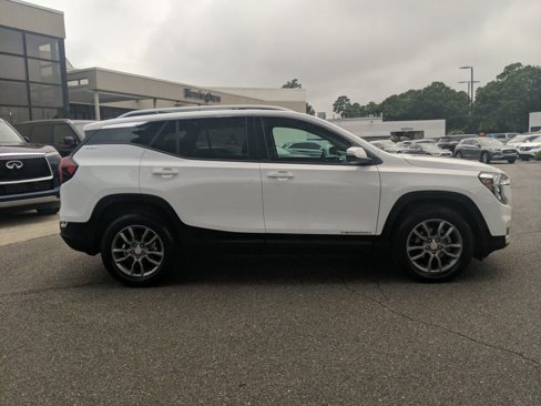 Used 2024 GMC Terrain SLT image 12