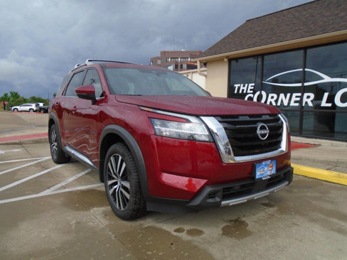 Used 2023 Nissan Pathfinder Platinum image 2