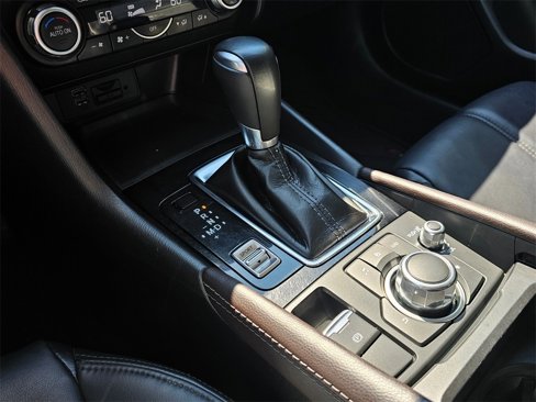 Used 2018 MAZDA MAZDA3 Touring image 28