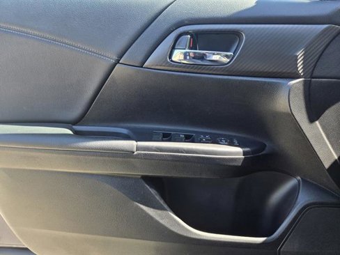 Used 2017 Honda Accord Sport image 18