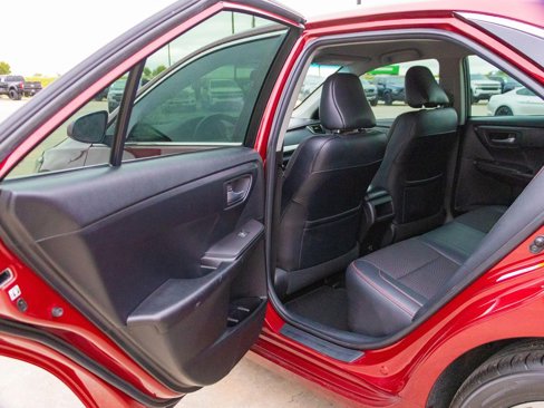 Used 2017 Toyota Camry SE image 18